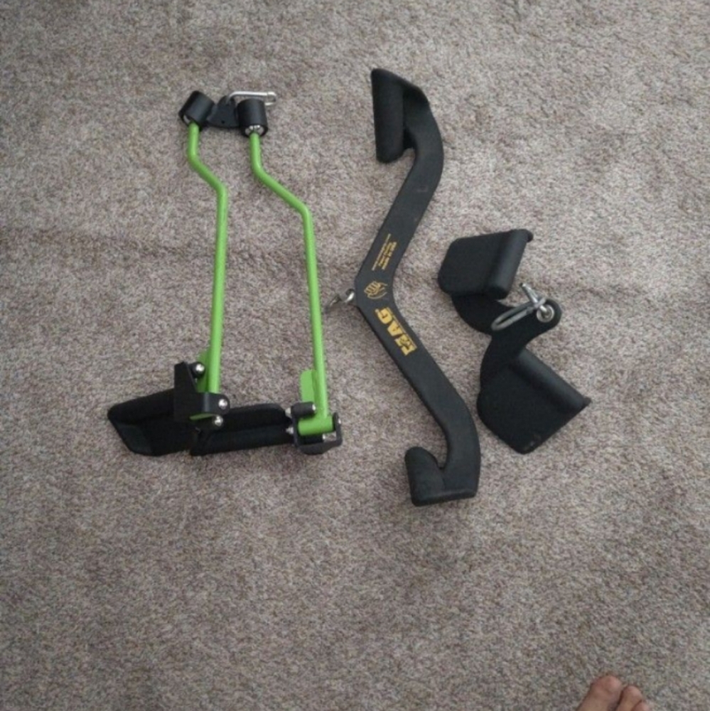 Gym pull bars